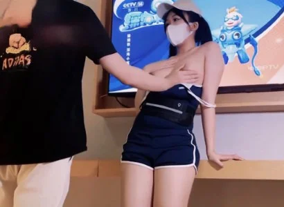 Em bán TV xinh đẹp và vị khách may mắn