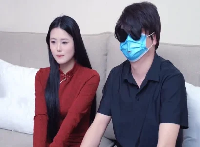 Người ta đang lén bỏ thuốc kích dục cho em đồng nghiệp uống