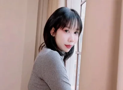 Người thuê nhà dễ thương đi thuê nhà và chịch với chủ