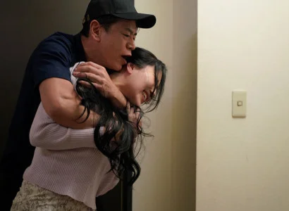 Nữ ca sĩ bị fan xấu xa bức ép quan hệ vì thân hình quá hấp dẫn