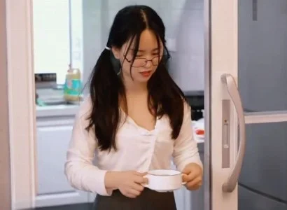 Cô gái bị cha dượng cướp đi sự trong trắng