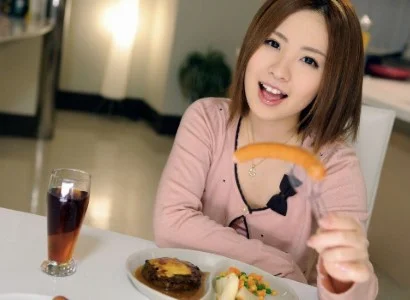 Người đàn ông sau khi ăn tối thì chịch em