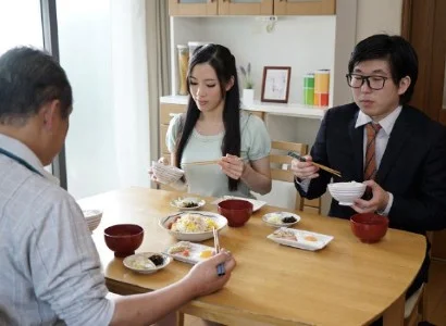 Con dâu banh vùng kín cho bố chồng thỏa mãn